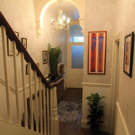 Bohemian House Уитби